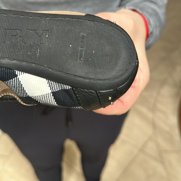 Burberry Flats - Picture 4 of 4
